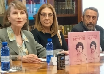 Presentado el libro “Revivir. La nueva Carmen de Burgos”, de Asunción Valdés