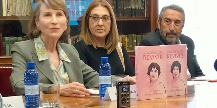 Presentado el libro “Revivir. La nueva Carmen de Burgos”, de Asunción Valdés