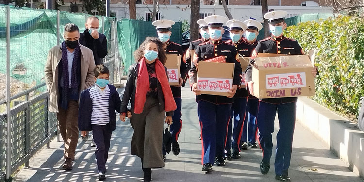 Julissa Reynoso entrega 300 juguetes a la Casa Ronald McDonald de Madrid