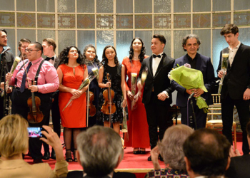 Los jóvenes músicos junto a su profesor, Ferenc Snétberger./ Fotos: Embajada de Hungría