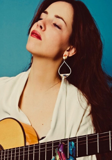 La Fundación Carlos de Amberes presenta a la cantante Lau Noah