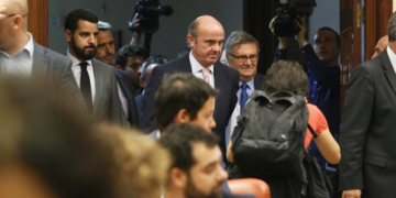 Los diplomáticos piden terminar con los vetos y premios políticos en los nombramientos
