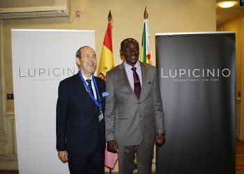 Zimbabue pide ayuda a España para que se levanten las sanciones europeas