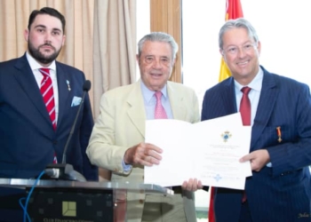 El embajador de Luxemburgo, Medalla de Honor del Cuerpo de la Nobleza de Asturias