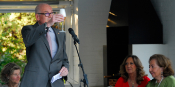 El embajador Jean-Luc Van Klaveren brinda por las relaciones bilaterales hispano-monegascas./ Fotos: AR