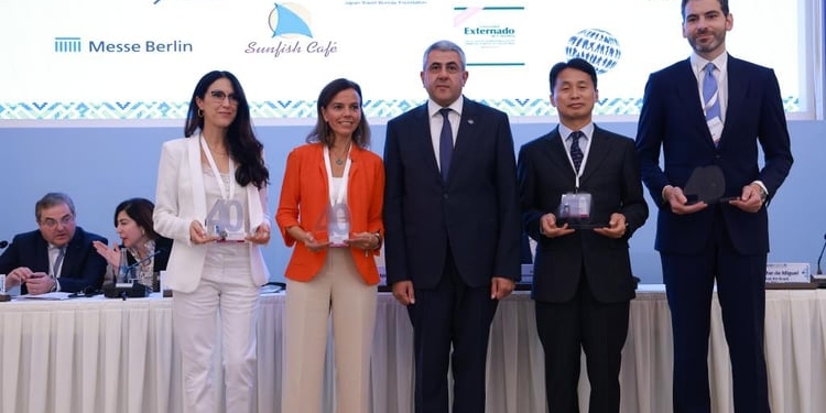 Reconocimiento de la OMT a Iberia, el Ayuntamiento de Madrid y Fitur