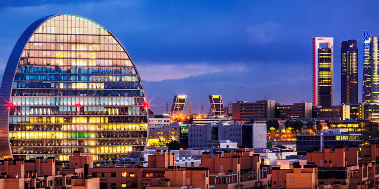 La mayoría de empresas extranjeras tienen su sede en Madrid.