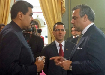 El embajador de España en Venezuela presenta a Maduro sus Cartas Credenciales