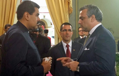 El embajador de España en Venezuela presenta a Maduro sus Cartas Credenciales