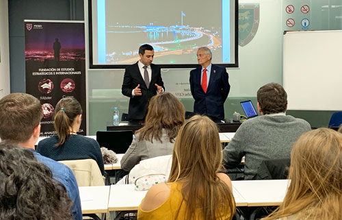 El embajador Anar Maharramov, con José María Álvarez de Eulate, durante su intervención./ Foto: FEEI