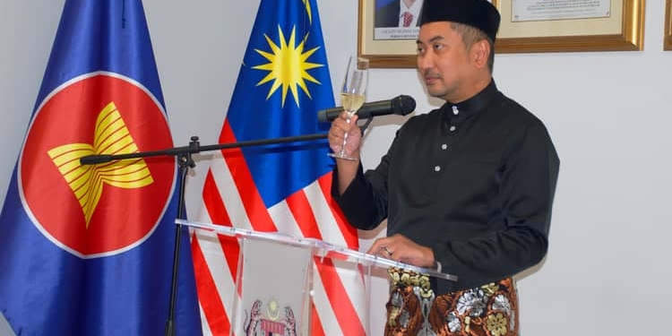 El embajador de Malasia anima a las empresas españolas a «trabajar juntos»