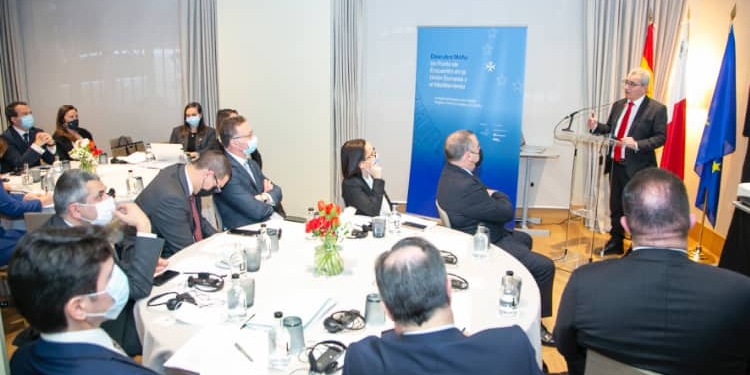 El ministro maltés de Exteriores, Evarist Bartolo, durante su intervención./ Fotos: Julia Robles