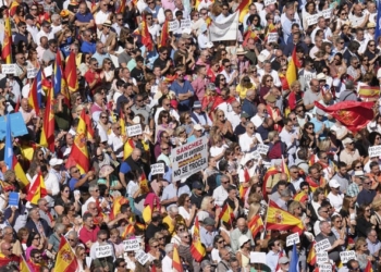 Feijóo prepara al PP para enfrentarse a Sánchez y los independentistas desde la oposición