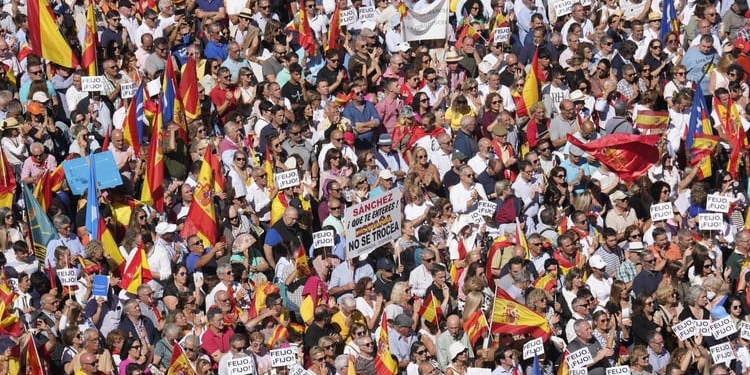 Feijóo prepara al PP para enfrentarse a Sánchez y los independentistas desde la oposición