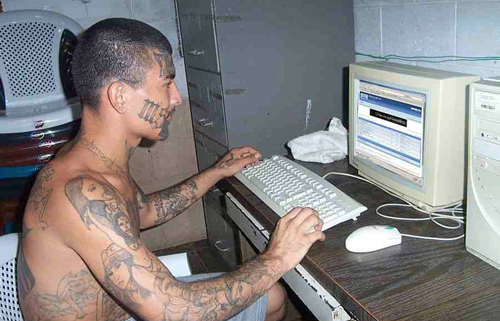 Telefónica ayudará a El Salvador a impedir las comunicaciones de pandilleros presos