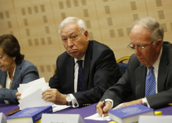Margallo advierte del riesgo de la «indefinición política» y apela al diálogo