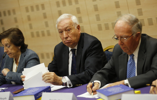 Margallo advierte del riesgo de la «indefinición política» y apela al diálogo