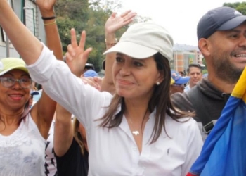 Treinta ex mandatarios iberoamericanos, incluido Aznar, denuncian la inhabilitación de Machado en Venezuela