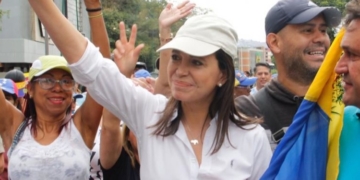 Treinta ex mandatarios iberoamericanos, incluido Aznar, denuncian la inhabilitación de Machado en Venezuela