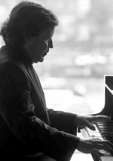 Concierto del pianista Mark Damisch en el Instituto International