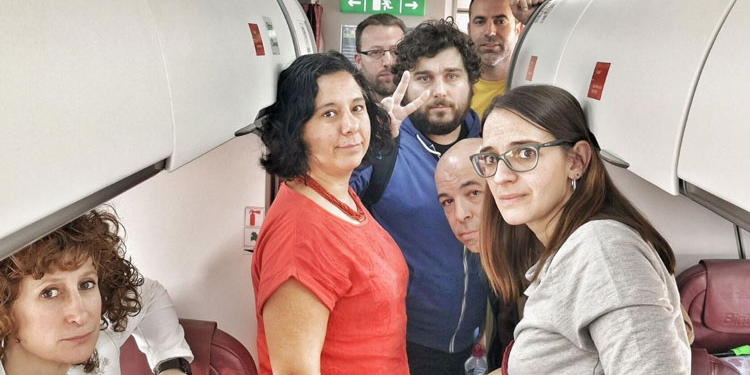 Marruecos impidió descender del avión a ocho catalanes.