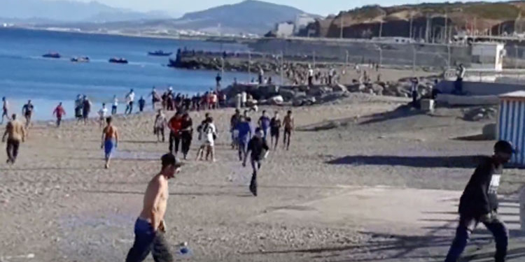 Entre los inmigrantes hay unos 1.500 menores de edad, así como familias enteras con niños.