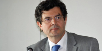 Un profesor de RR.II de la Complutense trabajará en Exteriores hasta 2018