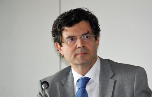 Un profesor de RR.II de la Complutense trabajará en Exteriores hasta 2018