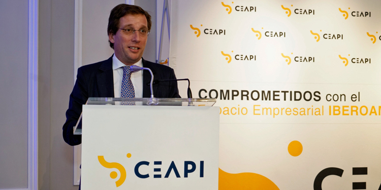 El alcalde de Madrid, en la cena de CEAPI.