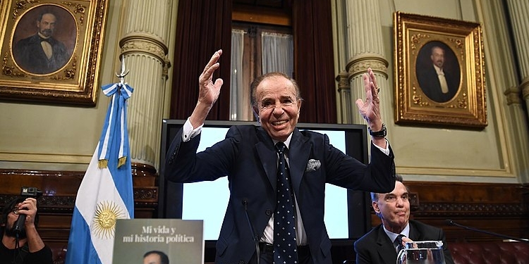 El Gobierno recuerda que Menem contribuyó a “afianzar los lazos con España”
