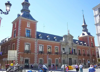 Inquietud en los diplomáticos por la convocatoria del bombo sin haber Gobierno