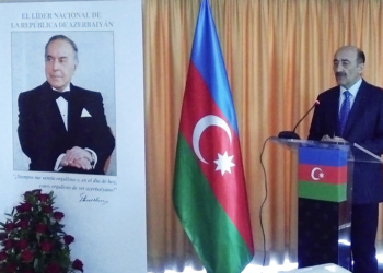 La Embajada de Azerbaiyán conmemora el 94 aniversario de Heydar Aliyev