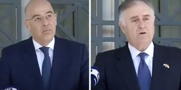 El ministro griego de Asuntos Exteriores, Nikos Dendias, y el embajador de España Enrique Viguera, durante sus intervenciones./ Imágenes: Ministerio de Asuntos Exteriores de Grecia