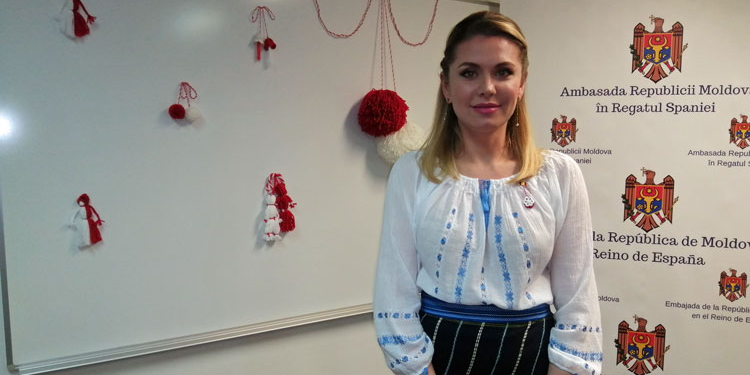 La embajadora Violeta Agrici, durante su intervención./ Foto: JDL