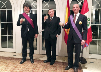 El jefe de Gabinete de Rajoy, condecorado con la Orden El Sol del Perú