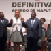 El presidente de Mozambique, Filipe Nyusi (Frelimo), y el líder de la Renamo, Ossufo Momade, con la alta representante de la UE para la Política Exterior, Federica Mogherini, el martes en Maputo./ Imagen: Euronews