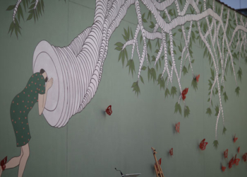 La Embajada española en Bélgica inaugura el mural ‘Efecto Mariposa’