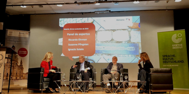La directora de la Oficina Nacional Alemana de Turismo en Madrid, Ulrike Bohnet, conversando con Riccardo Ehrmann, Ignacio Sotelo y Suzzanne Pfingsten. / Foto: @GIMadrid