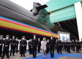 La Princesa de Asturias amadrina la puesta a flote del Submarino S-81 ‘Isaac Peral’