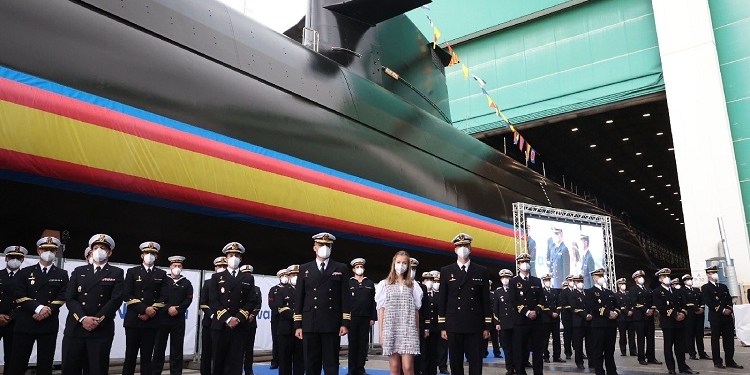 La Princesa de Asturias amadrina la puesta a flote del Submarino S-81 ‘Isaac Peral’