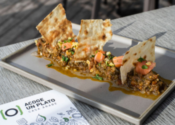 Nace Acoge un Plato en la terraza de Casa Árabe con sabor solidario