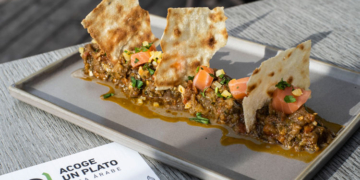 Nace Acoge un Plato en la terraza de Casa Árabe con sabor solidario