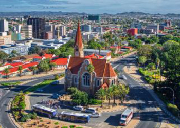 La delegación de la OMT se reunió también con el vicepresidente y con el ministro de Medio Ambiente, Silvicultura y Turismo de Namibia.