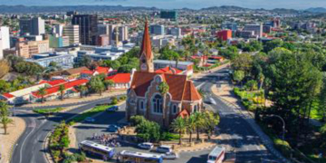 La delegación de la OMT se reunió también con el vicepresidente y con el ministro de Medio Ambiente, Silvicultura y Turismo de Namibia.