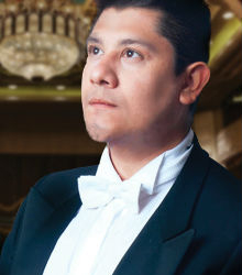 El tenor salvadoreño Napoleón Domínguez se presenta en Qatar