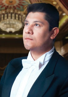 El tenor salvadoreño Napoleón Domínguez se presenta en Qatar