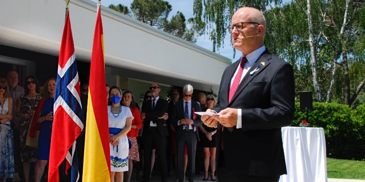 El embajador Nils Haugstveit, durante su discurso./ Fotos: AR