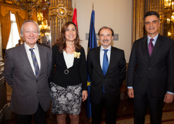 Núria Vilanova, presidenta de CEAL Ibérico, recibe la Cruz de Isabel la Católica