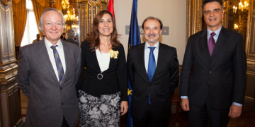 Núria Vilanova, presidenta de CEAL Ibérico, recibe la Cruz de Isabel la Católica