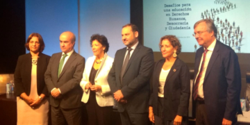 De izq. a dcha.: Karla Hananía de Varela, Mariano Jabonero, Isabel Celaá, José Luís Ábalos, Aina Calvo y Antonio Pérez en la inauguración de la jornada. / Foto: AC